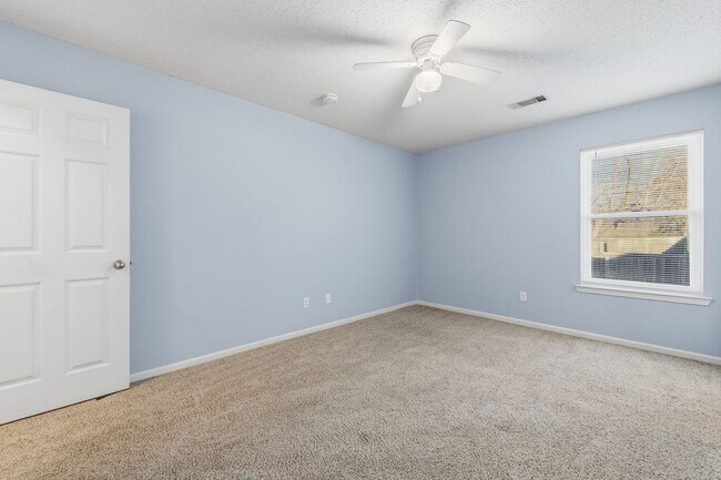 Building Photo - Great location in Sherwood