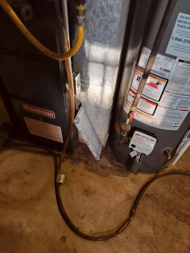 Building Photo - 2461 Duchess Dr