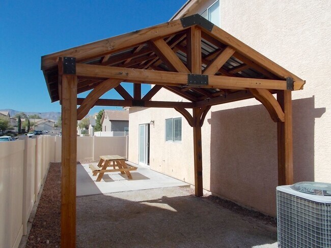 Building Photo - Modern 3-Bedroom Home in Prime Location wi...
