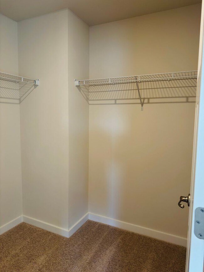 Building Photo - Brand New 4 Bed 3.5 Bath End Unit Townhome in Inwood