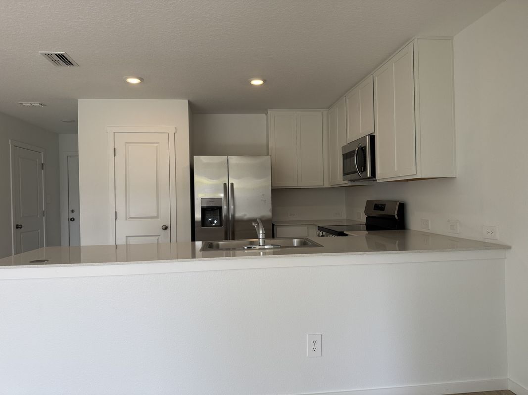 Building Photo - 830 Lynx St