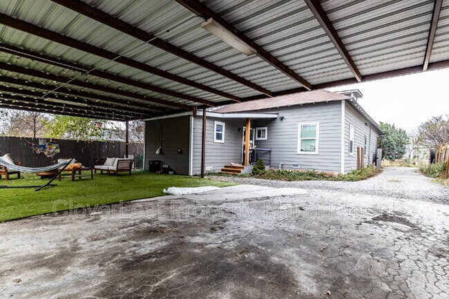 Building Photo - 432 E Drexel Ave