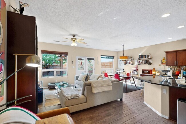 Building Photo - Sawmill District Townhouse 2/BD2/Story 2.5...