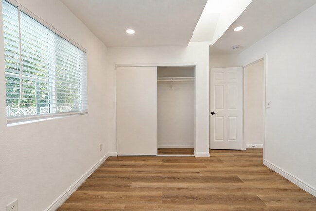Building Photo - 5822 Virginia Pl