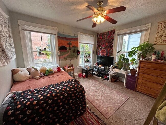 Building Photo - 53 Parker St