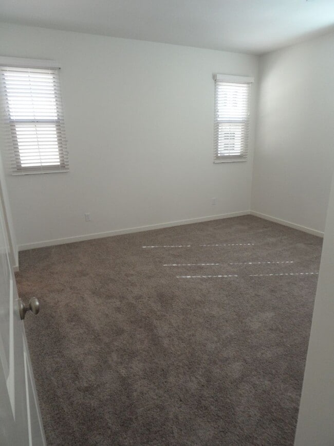 Building Photo - 4BR 3BA two-story condo with 2 Car Attached Garage