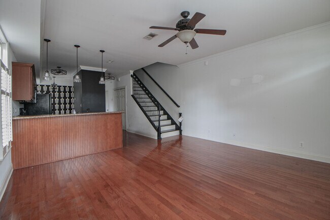 Building Photo - 607 Anderson Dr