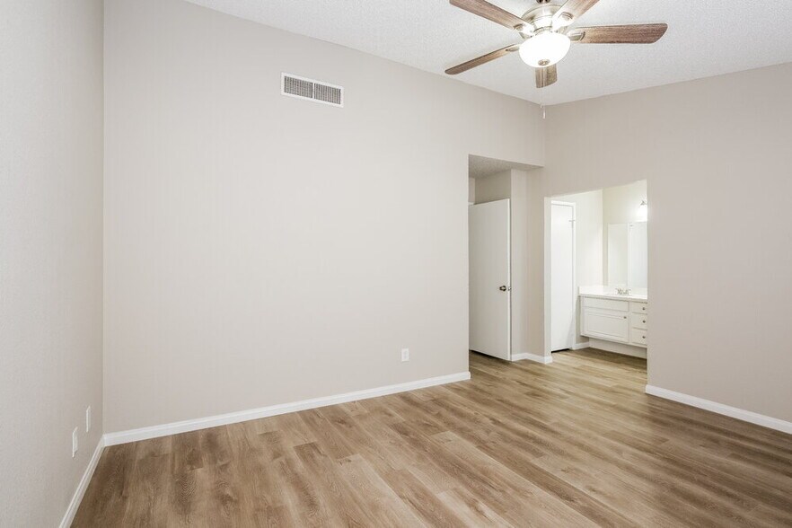 Building Photo - 2446 Millcroft Dr