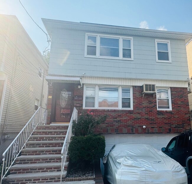 Building Photo - 121 Mallory Ave