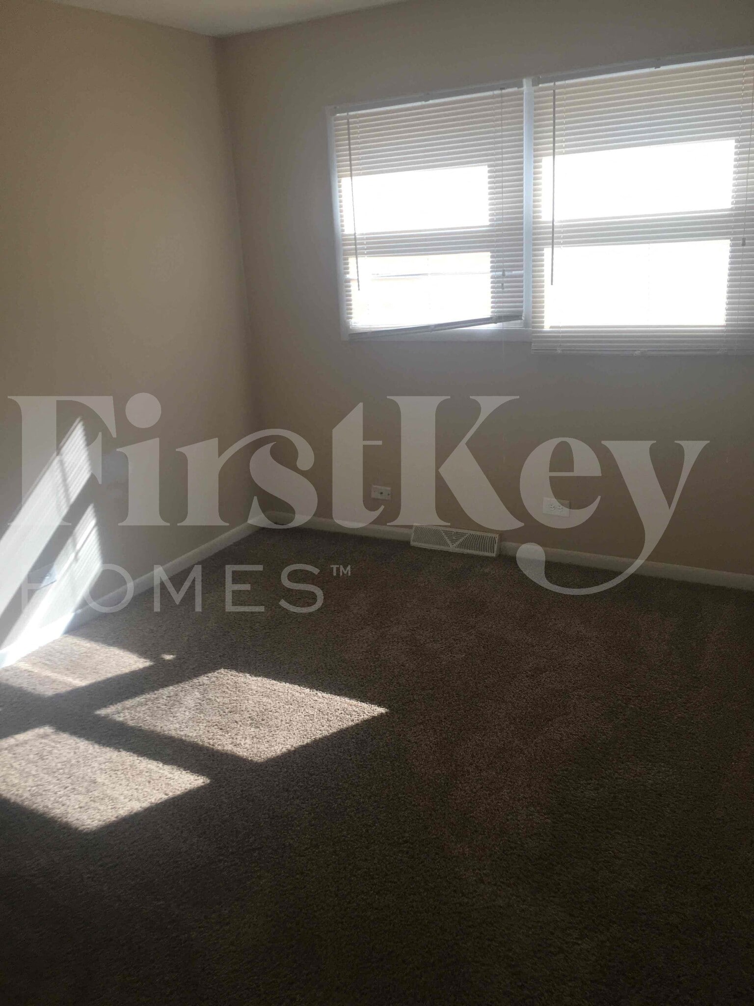 Building Photo - 410 S Villa Ave