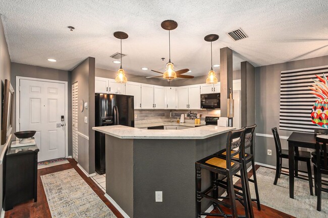 Building Photo - 5727 Biscayne Ct