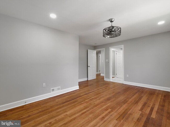 Building Photo - 4502 Elmwood Rd