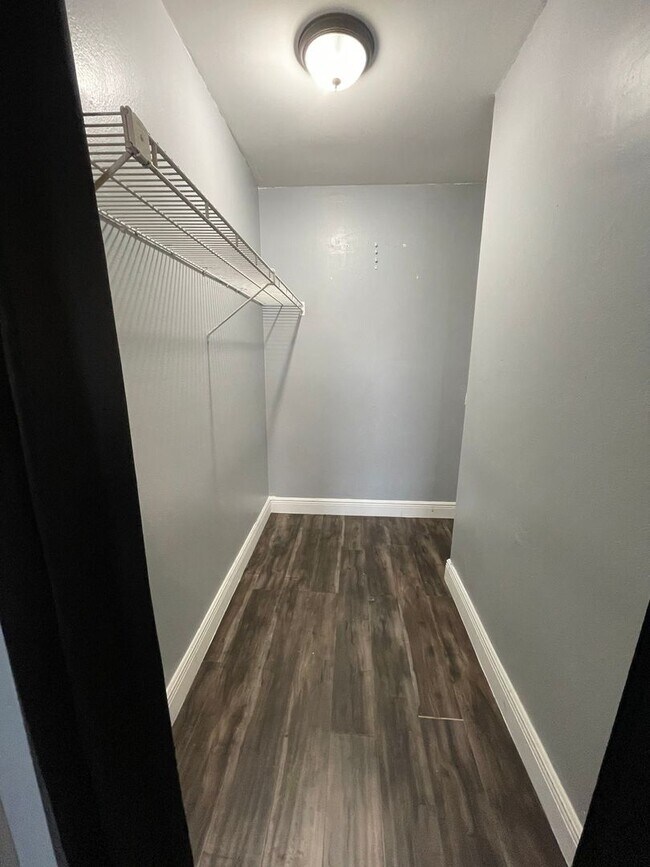 Building Photo - Charming Apartment in Fort Lauderdale