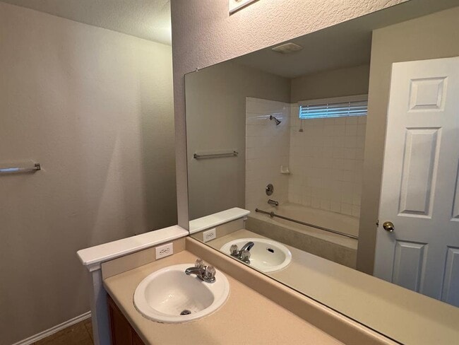 Building Photo - 423 Paddington Dr