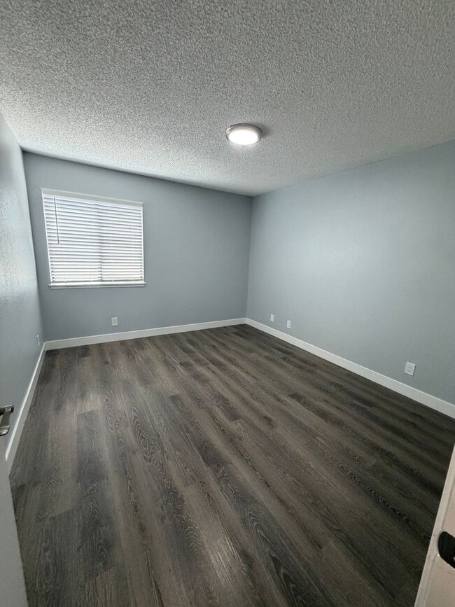 Building Photo - 1125 E Ventura St