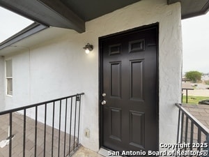 Building Photo - 7571 Windsor Oaks