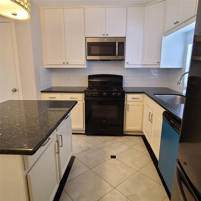 Building Photo - 15218 Lucky Star Dr