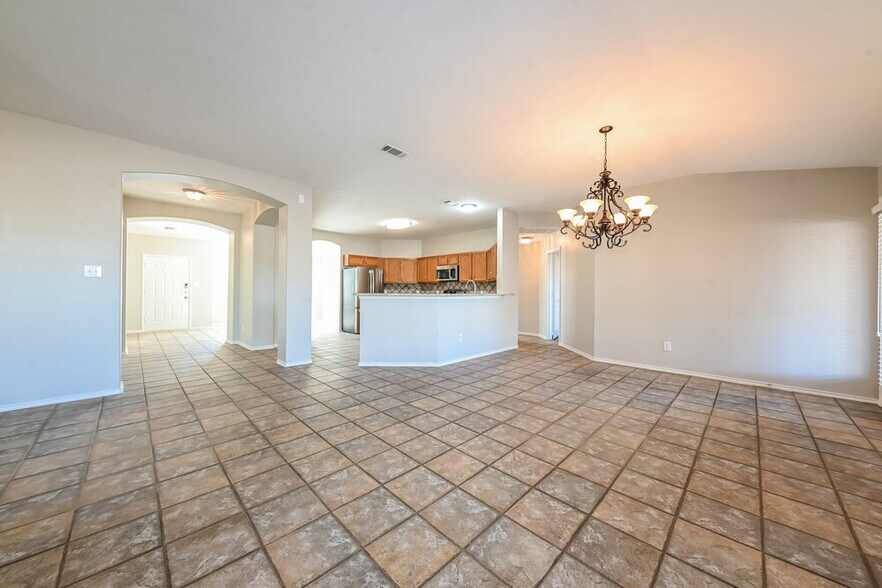 Building Photo - 2027 Northridge Dr