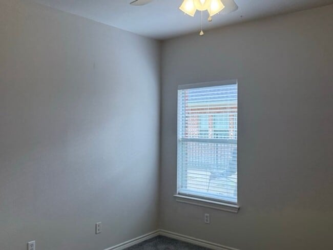 Building Photo - Living Just Blocks from Baylor University