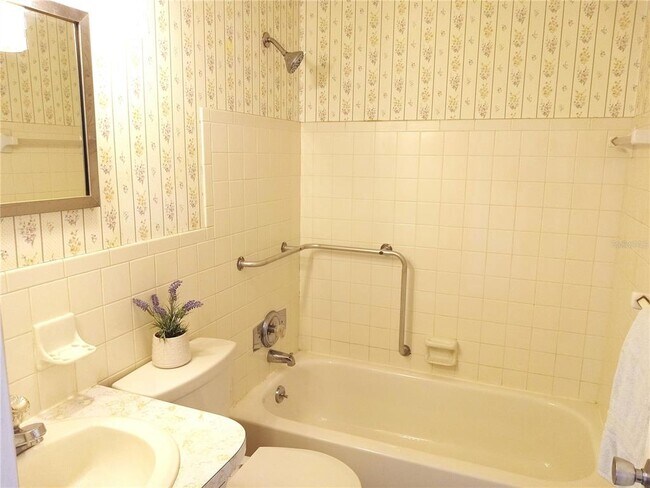Building Photo - 2427 Rhodesian Dr