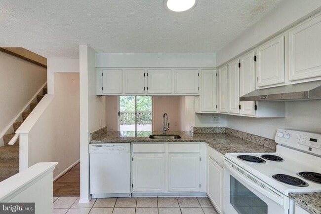 Building Photo - 2841 Shepperton Terrace