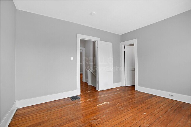 Building Photo - 627 S 38th St