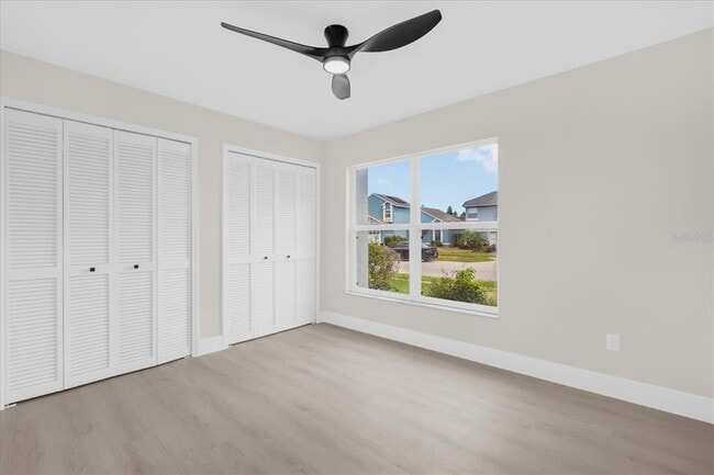 Building Photo - 350 Lakebreeze Cir