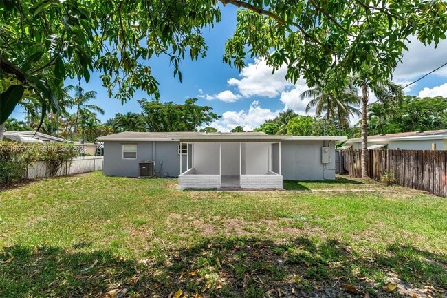 Building Photo - 5615 Simms St