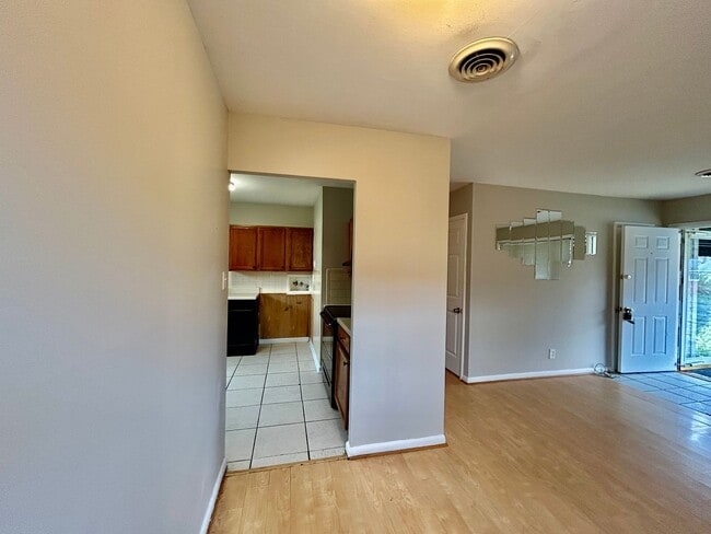 Building Photo - 3 Bedroom! Available Now!