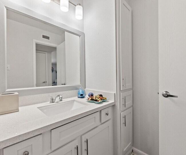 Building Photo - 2-Bed with 1 Month Free + Waived Fees!
