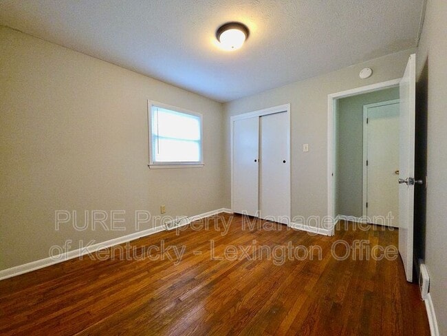 Building Photo - 304 Radcliffe Rd