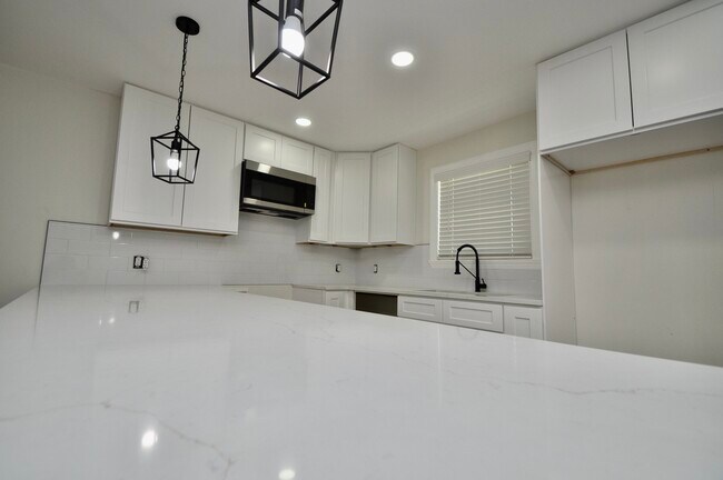 Building Photo - 7634 Wynlea St