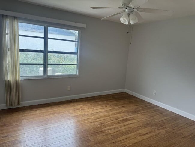 Building Photo - 1204 Timberlane Cir