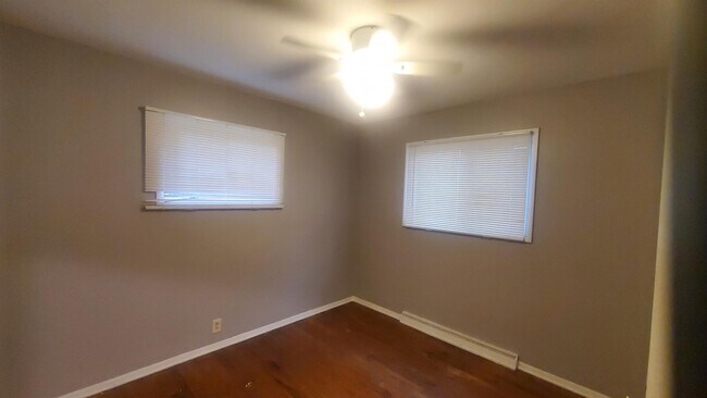 Building Photo - 3929 Larchmont St