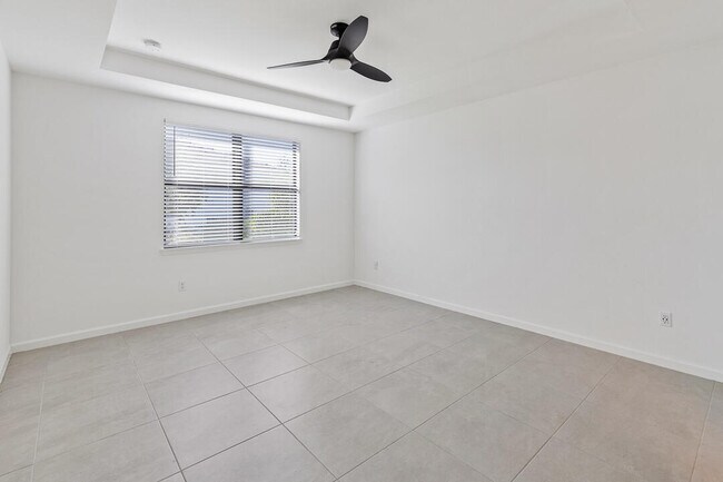 Building Photo - 758 SE Courances Dr