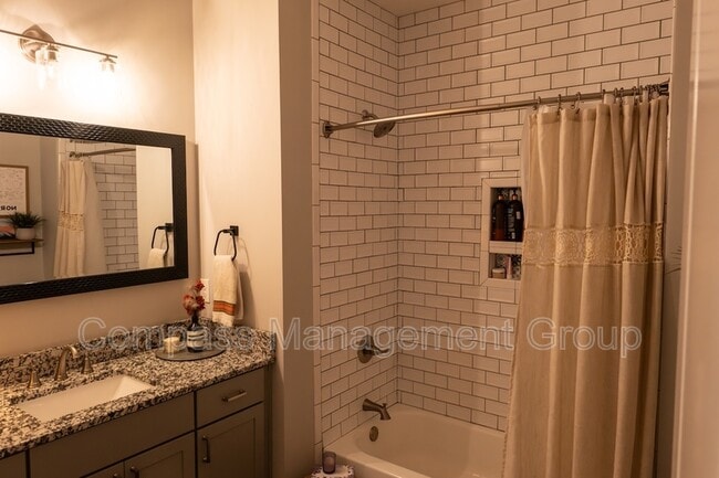 Building Photo - 933 E Churchwell Ave