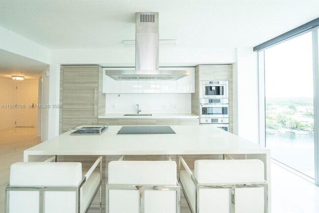 Building Photo - 300 Sunny Isles Blvd