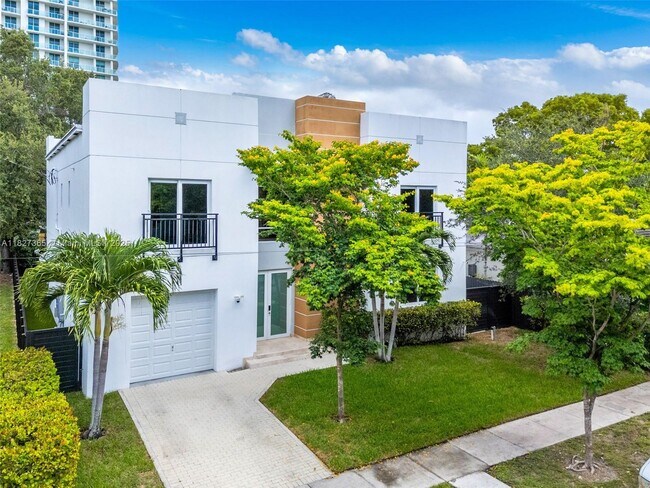 Building Photo - 2510 SW 2nd Ave