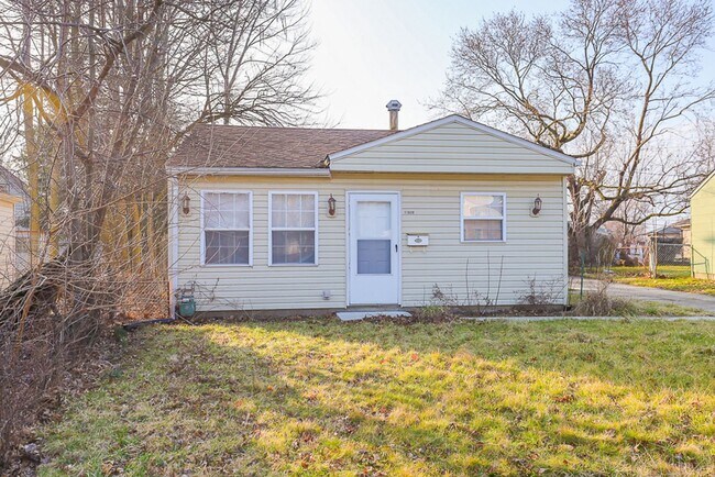 Building Photo - 2 Bedroom/1 bath Single House!