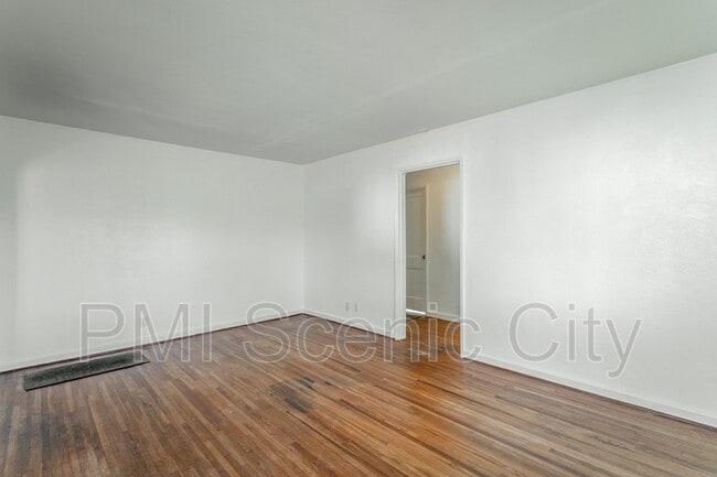 Building Photo - 210 Chickamauga Rd