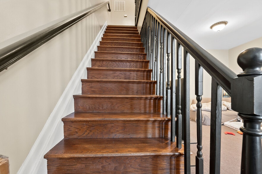 Building Photo - 15 Wales Ave