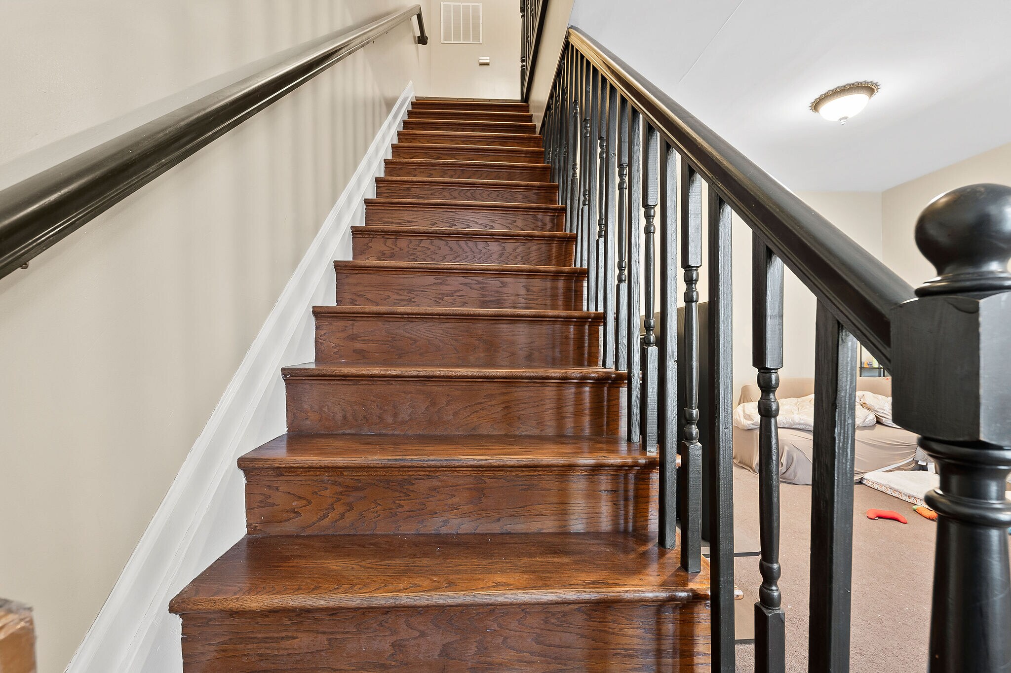 Building Photo - 15 Wales Ave