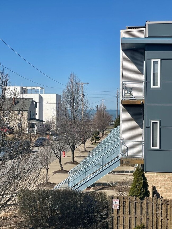 Building Photo - 1239 W 67th St