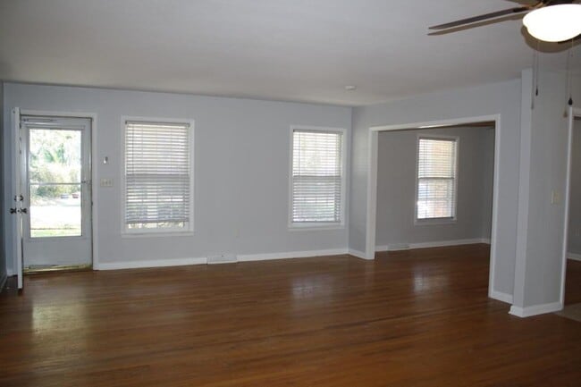 Building Photo - 306 Susan Dr