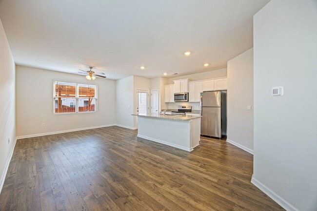 Building Photo - 5438 Thrasher Ln