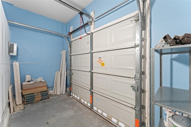 Building Photo - 870 NE 191st St
