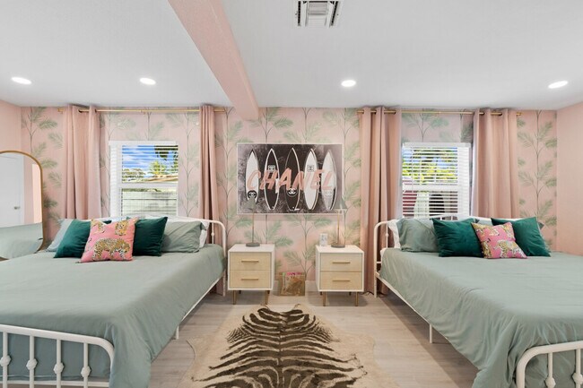 Building Photo - 26 Northeast St