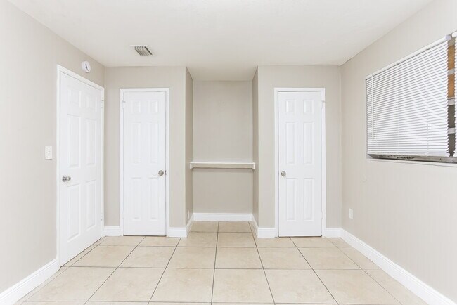 Building Photo - 1181 NW 19th St