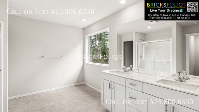 Building Photo - 4039 Hyde Lp NE