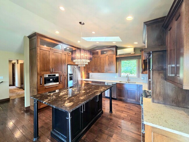 Building Photo - Massive House for Rent on a Cherry Orchard! Rental Options as a 4-bed or as two 2-beds!